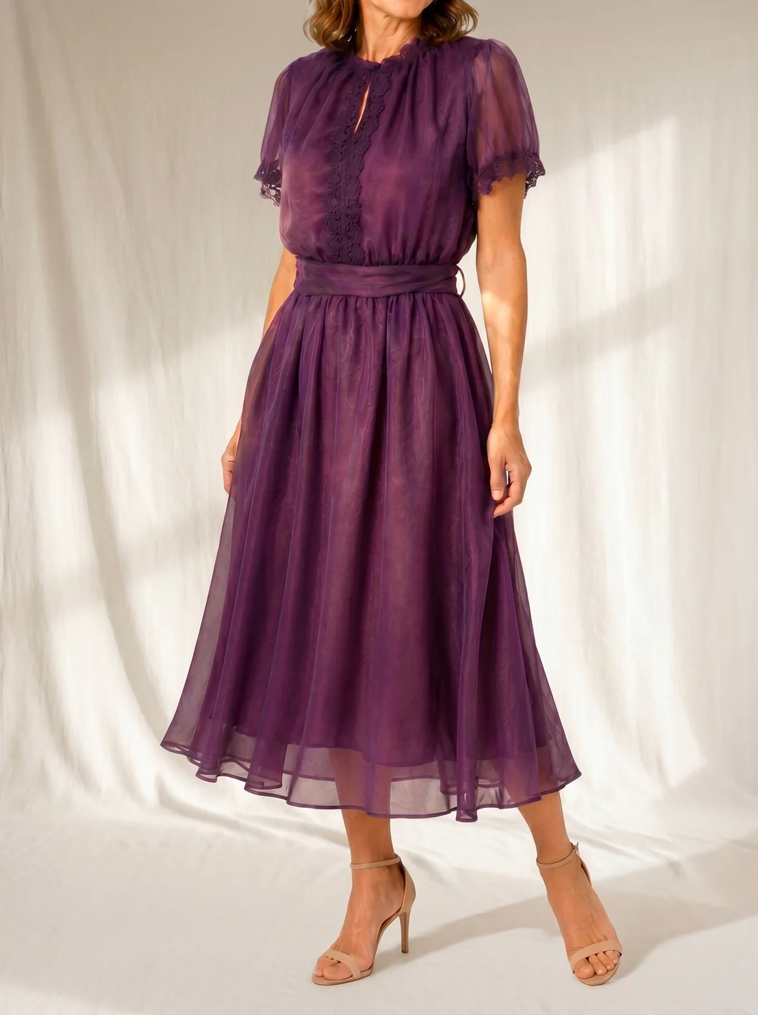 Claudia | Vestido largo con escote pronunciado y ribete de encaje de gasa