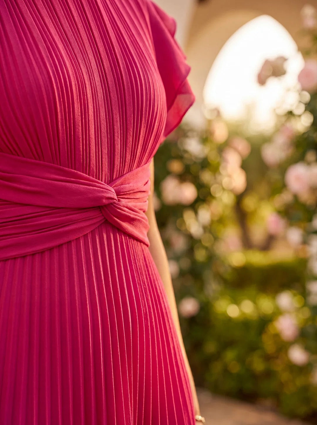Sara | Elegante vestido largo plisado con cintura anudada
