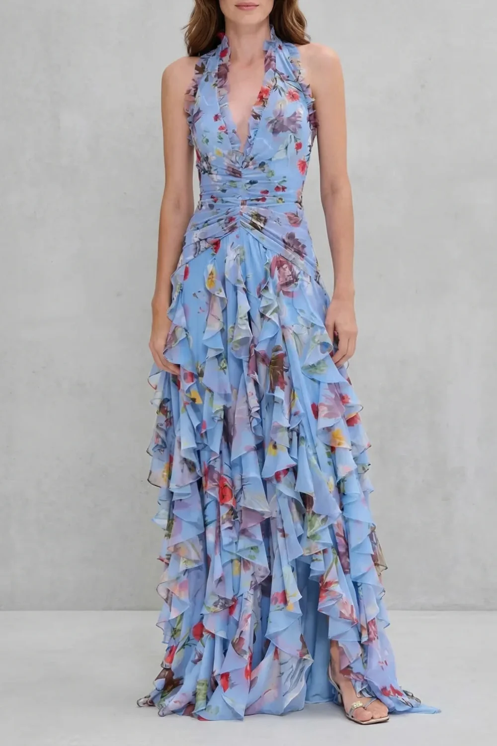 Belén | Vestido largo romántico con escote halter y cascada de rosas